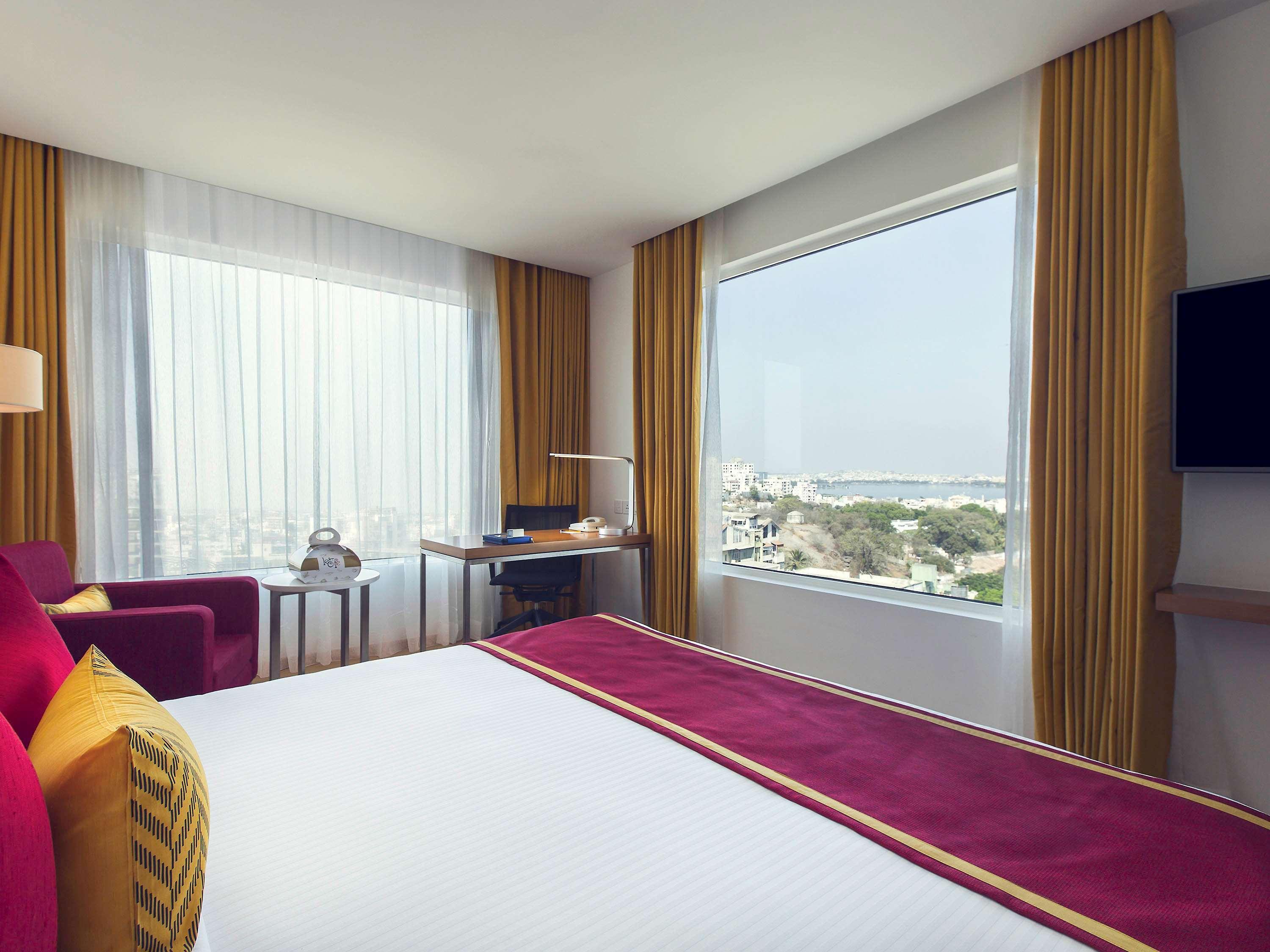 Mercure Hyderabad Kcp Banjara Hills, An Accor Hotel Zewnętrze zdjęcie A room at the hotel