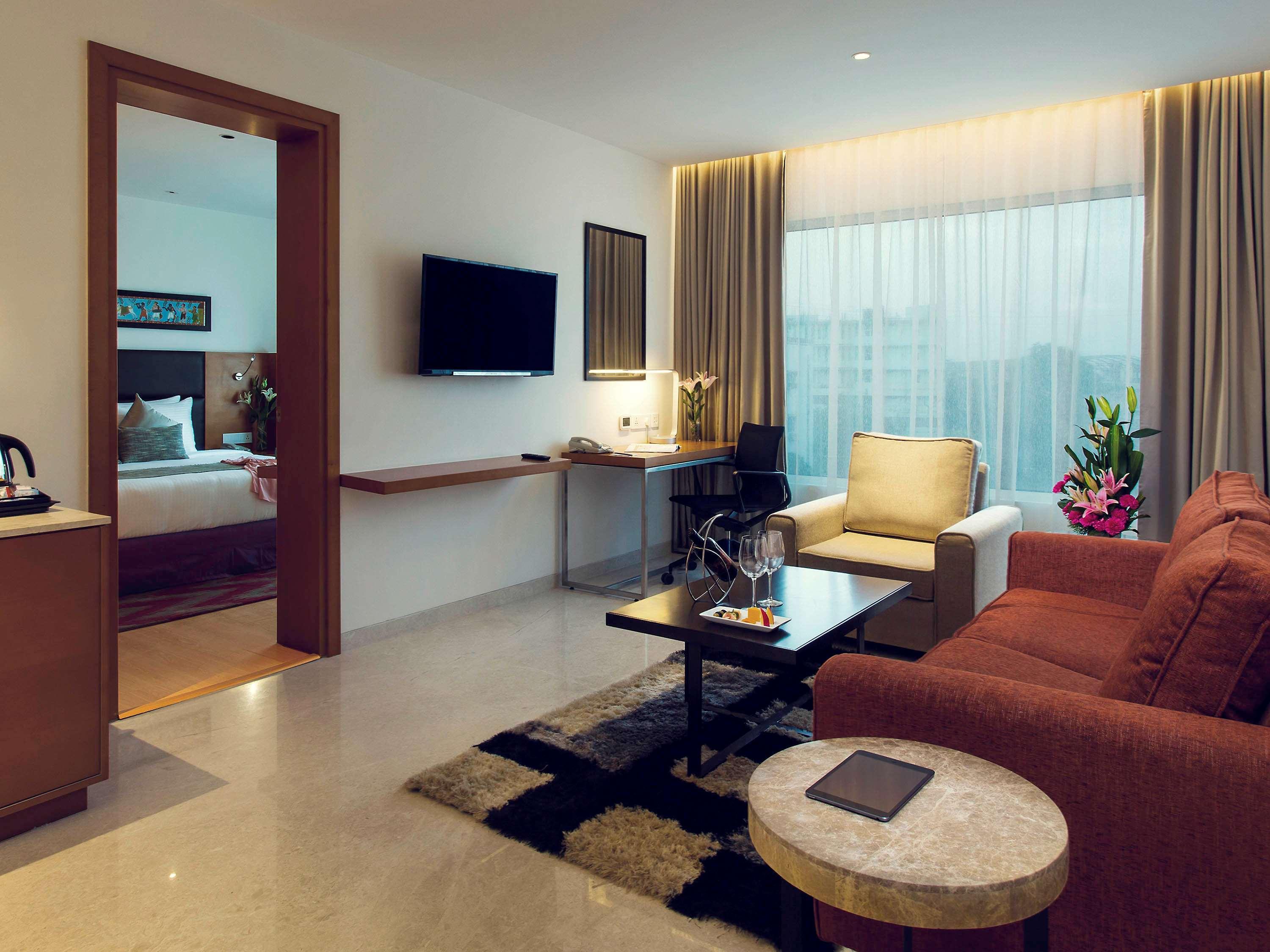 Mercure Hyderabad Kcp Banjara Hills, An Accor Hotel Zewnętrze zdjęcie Suite room at the hotel