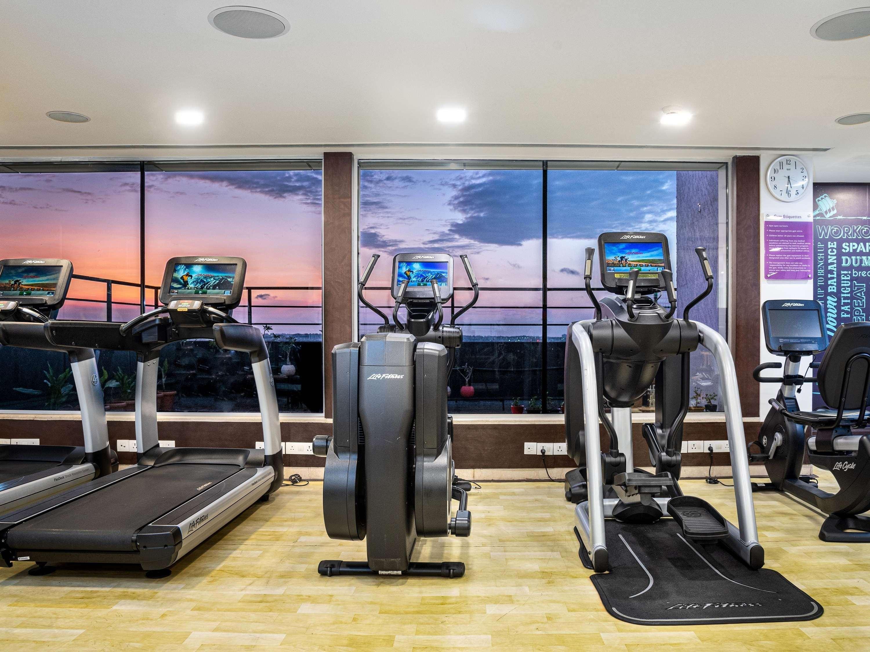 Mercure Hyderabad Kcp Banjara Hills, An Accor Hotel Zewnętrze zdjęcie The gym at the hotel