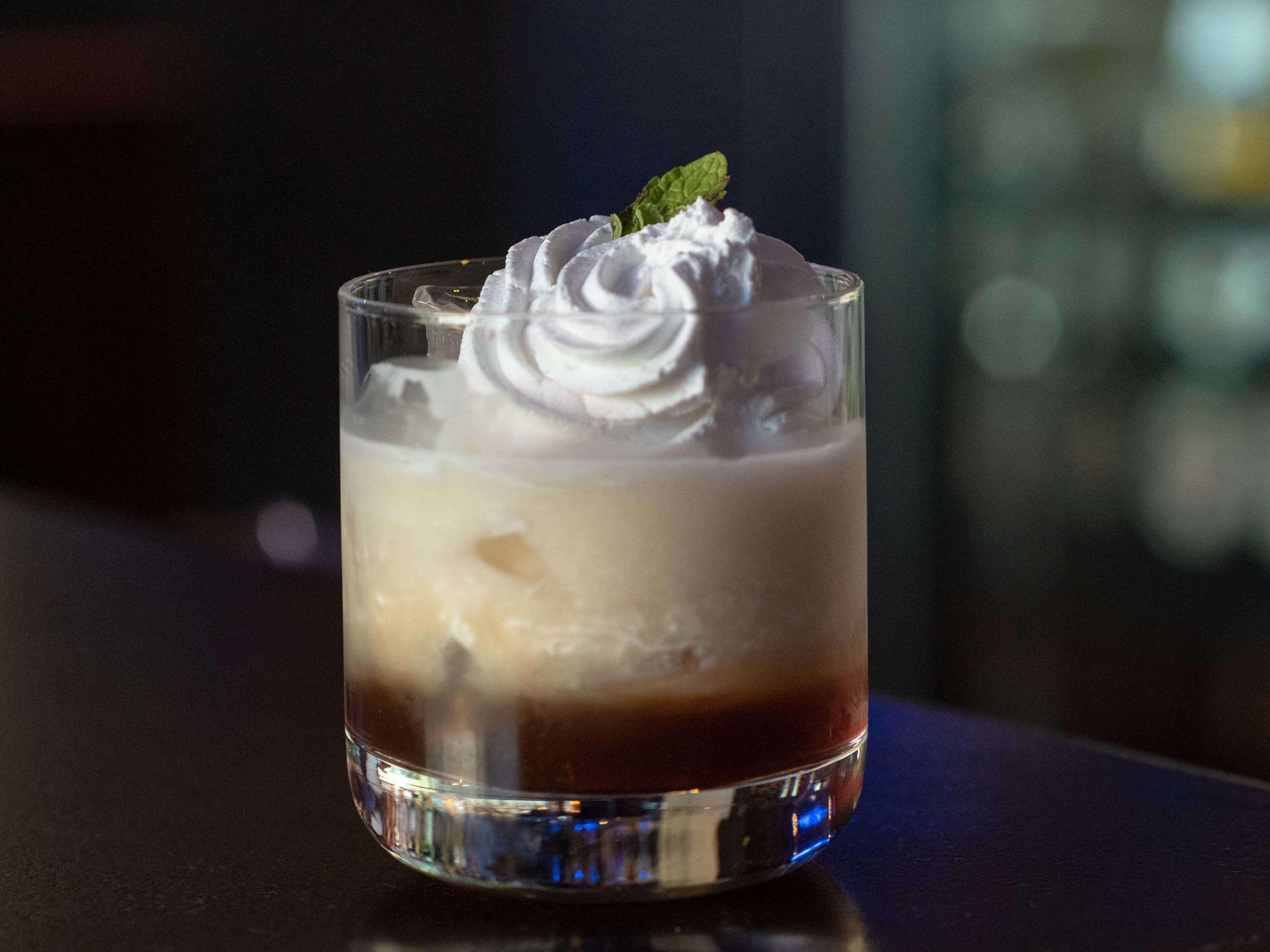 Mercure Hyderabad Kcp Banjara Hills, An Accor Hotel Zewnętrze zdjęcie A white Russian