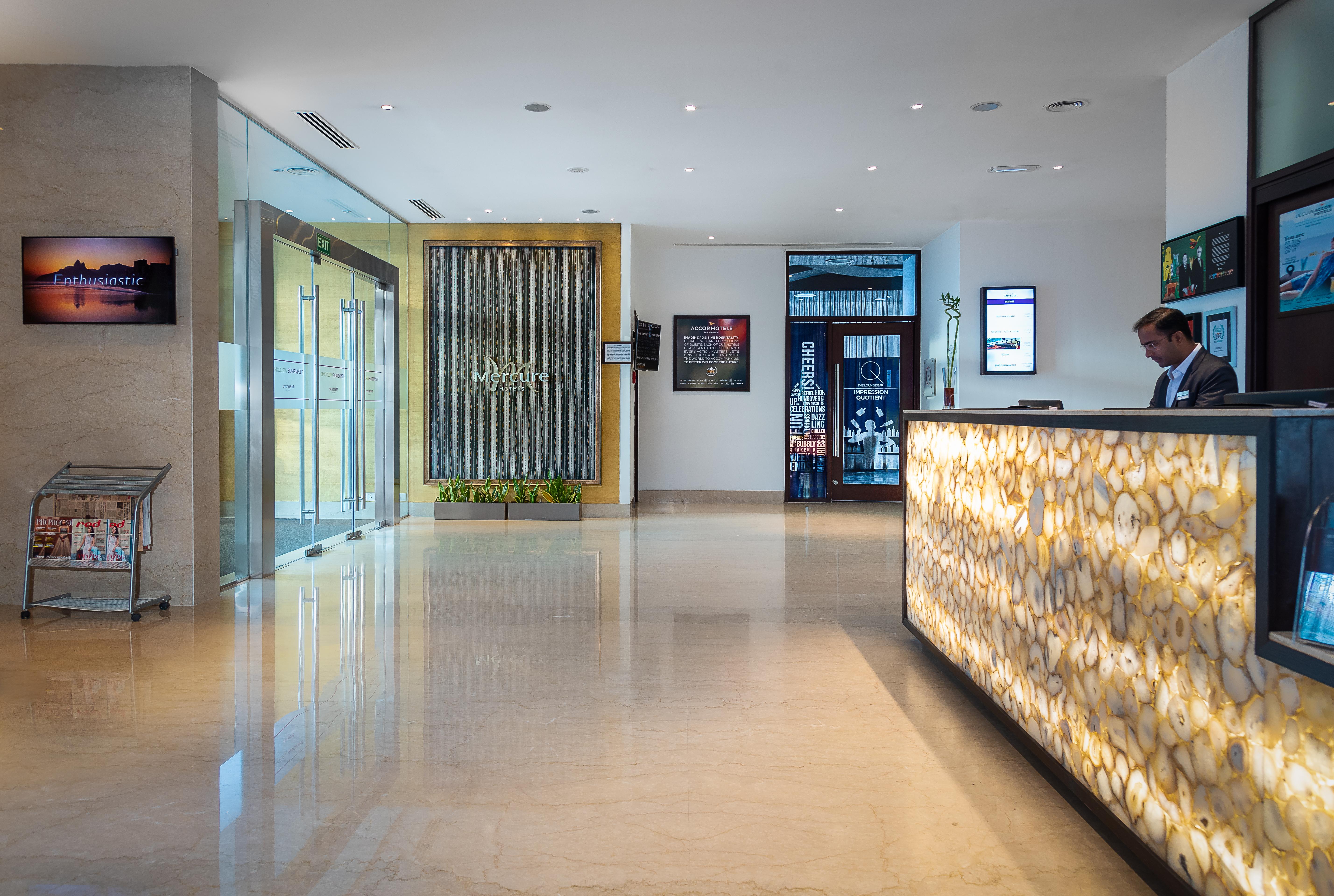 Mercure Hyderabad Kcp Banjara Hills, An Accor Hotel Zewnętrze zdjęcie Lobby