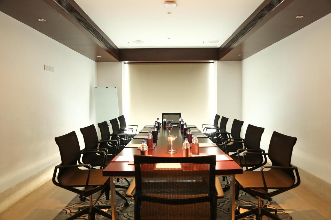 Mercure Hyderabad Kcp Banjara Hills, An Accor Hotel Zewnętrze zdjęcie A boardroom